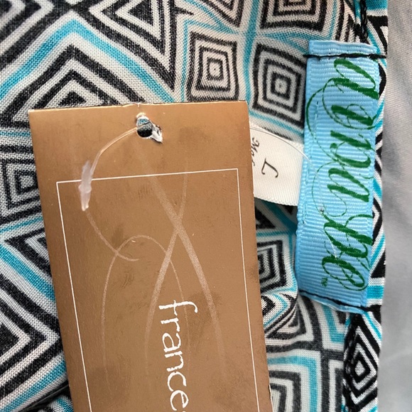 NWT Francesca’s geometric print top with appliqué - Picture 5 of 5